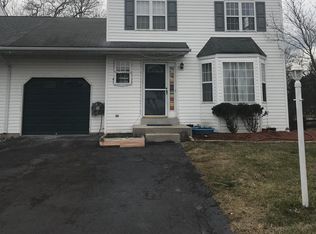 305 Woodcrest Cir, Royersford, PA 19468