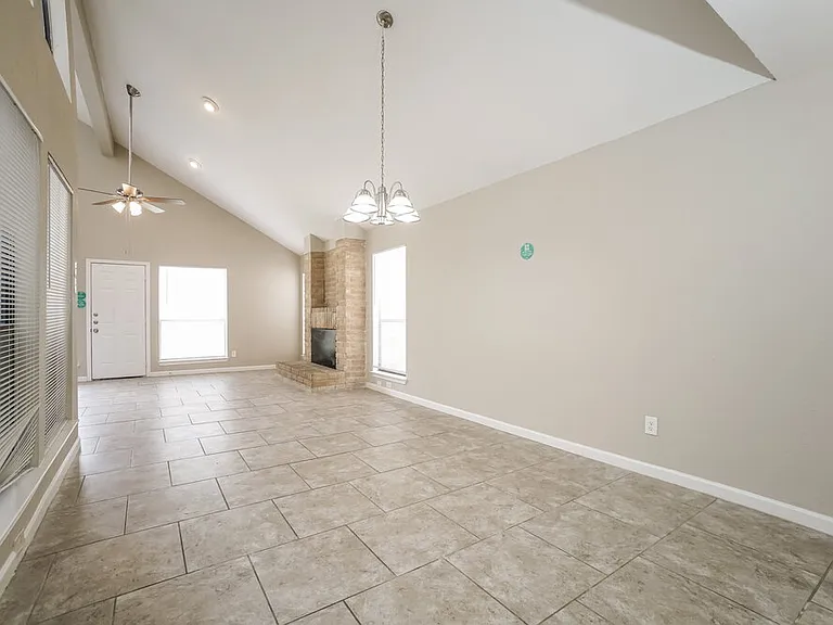 7659 Athlone Dr — Photo 5