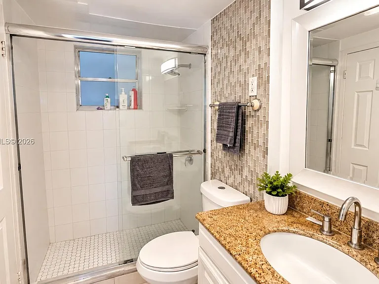 220 Kings Point Dr #105 — Photo 13