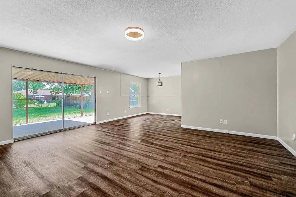 810 Dove Ln — Photo 4