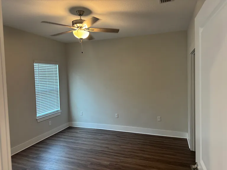 180 Bradford Ct — Photo 6