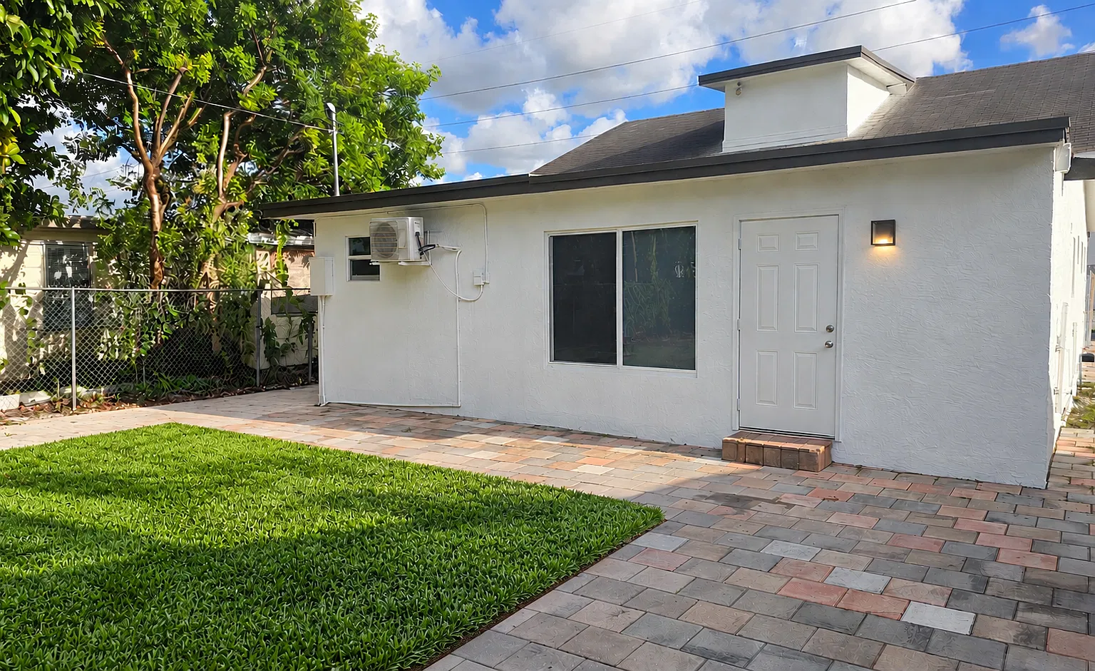 4 bed, 2827 sqft, $3,900 — Photo 2