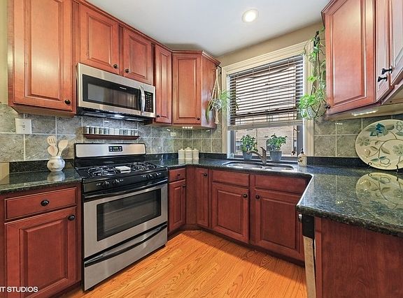 5th image of 1217 W Lunt Ave APT 1B
