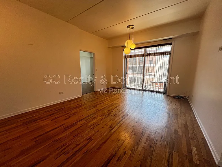 657 W Fulton St #402 — Photo 2