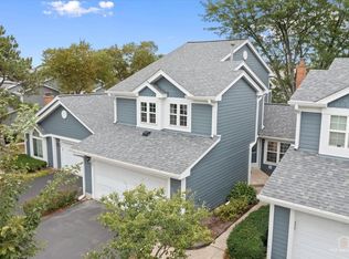 27 Sarahs Grove Ln, Schaumburg, IL 60193