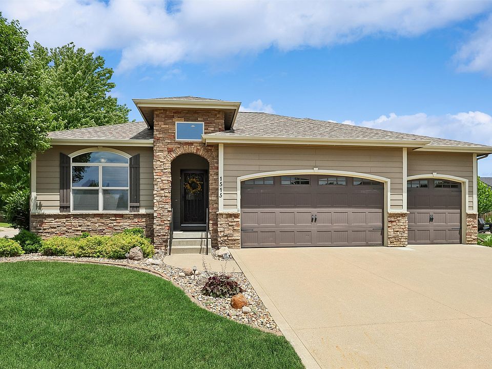 1st image of 1515 SE Greenbriar Cir