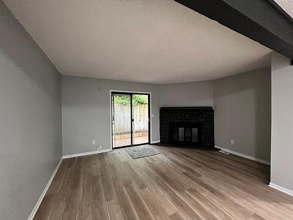 5th image of 1933 Lawrence Ct