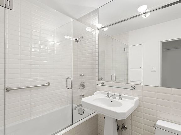 4th image of 420 E 51st St APT 3B