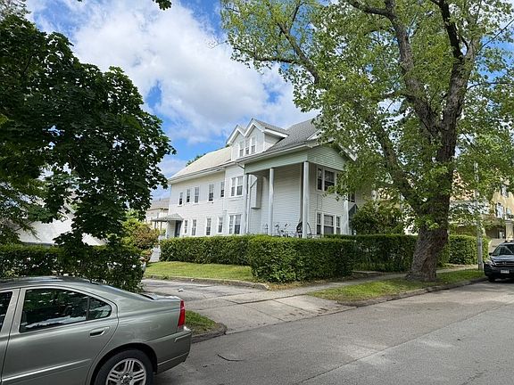 3rd image of 11 Woodford St