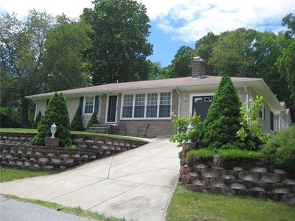 2nd image of 70 Grandview Dr