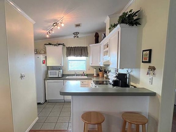 3rd image of 119 Heather Ln