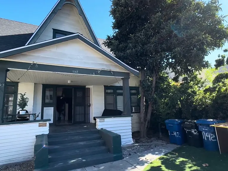 1142 W 37th Pl — Photo 38