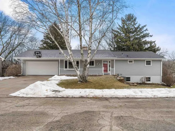 415 Park View Dr, Mount Horeb, WI 53572