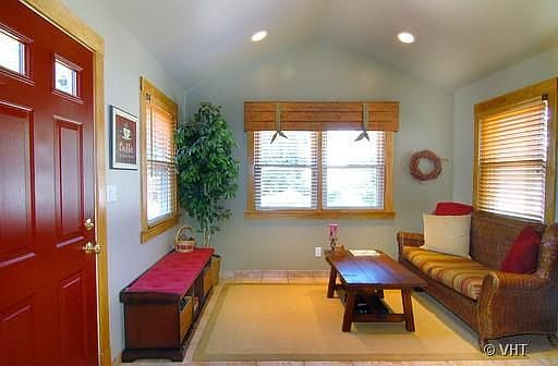 Kitchen Eat-In (Sitting) Area