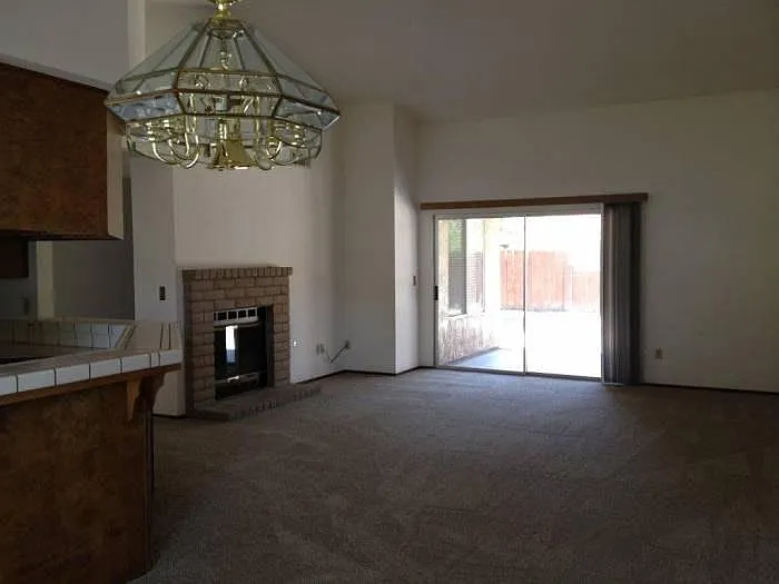 1891 Earl Way — Photo 2