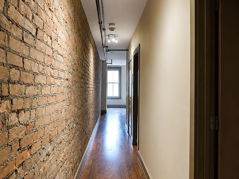 641 Walnut St Apartments — Photo 13