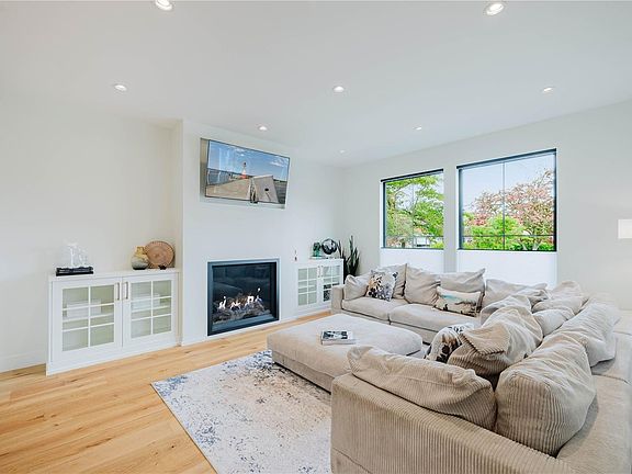 4th image of 63 Boyd St