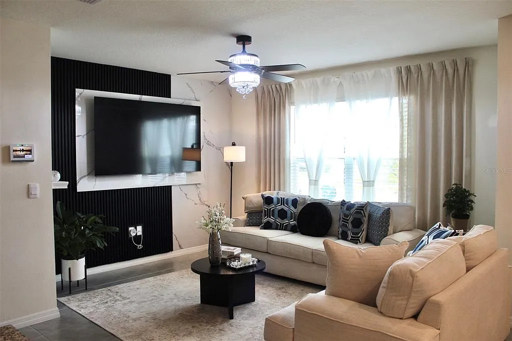 3 bed, 2.5 bath, 1553 sqft, $2,400 — Photo 3