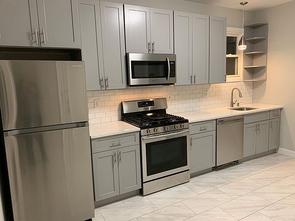2nd image of 158 Chestnut St Floor 1
