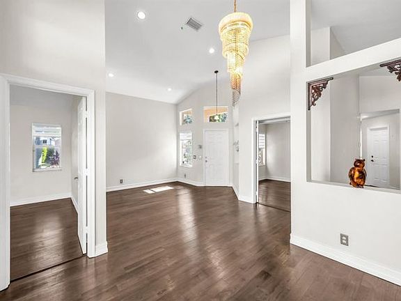 5th image of 1015 Thistle Creek Ct