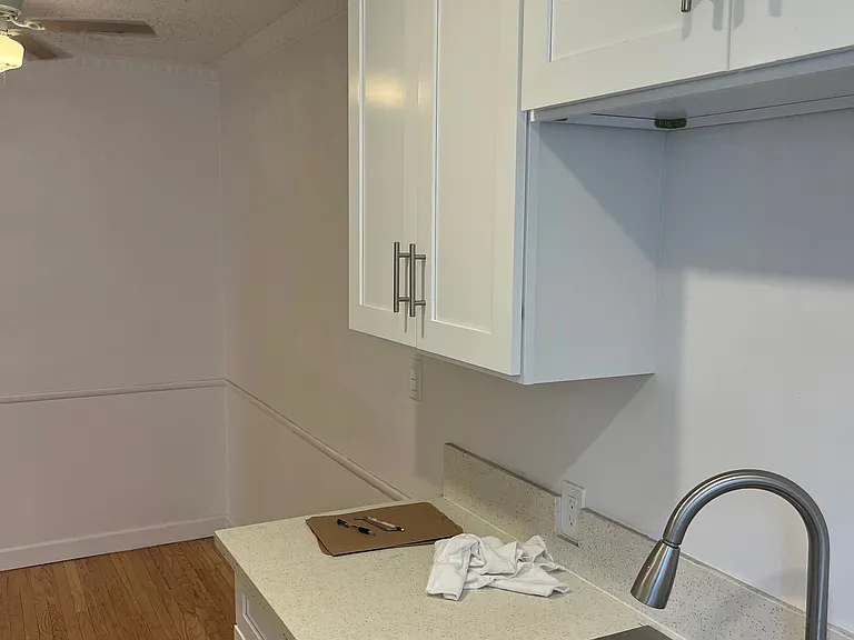 2-1224 N Mansfield Ave — Photo 4