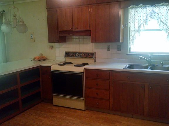 5th image of 2412 Buena Vista Dr