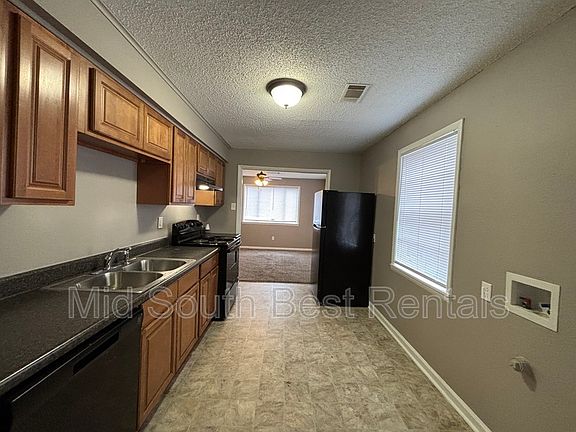 3rd image of 1629 S Valentine St