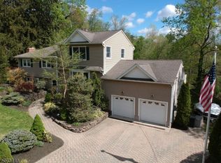 712 Orange Ct, River Vale, NJ