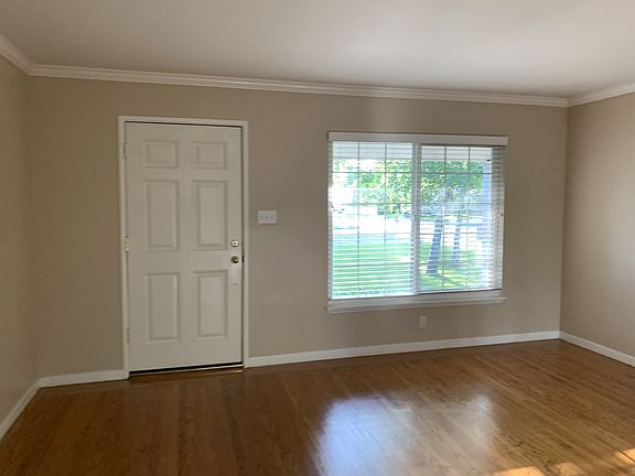 3rd image of 3212 Montclaire St