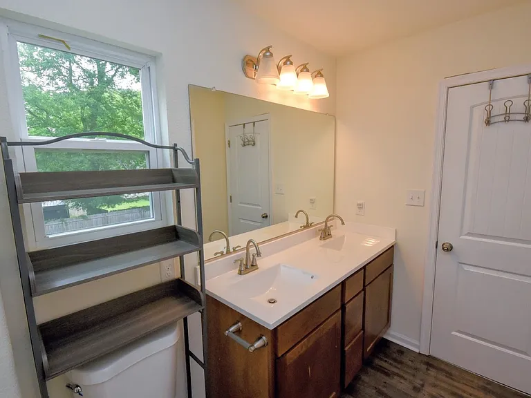 4115 Franklin St — Photo 28