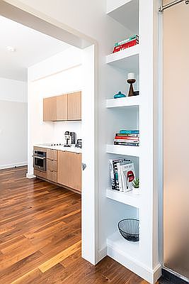 5th image of 400 W 42nd St #23E