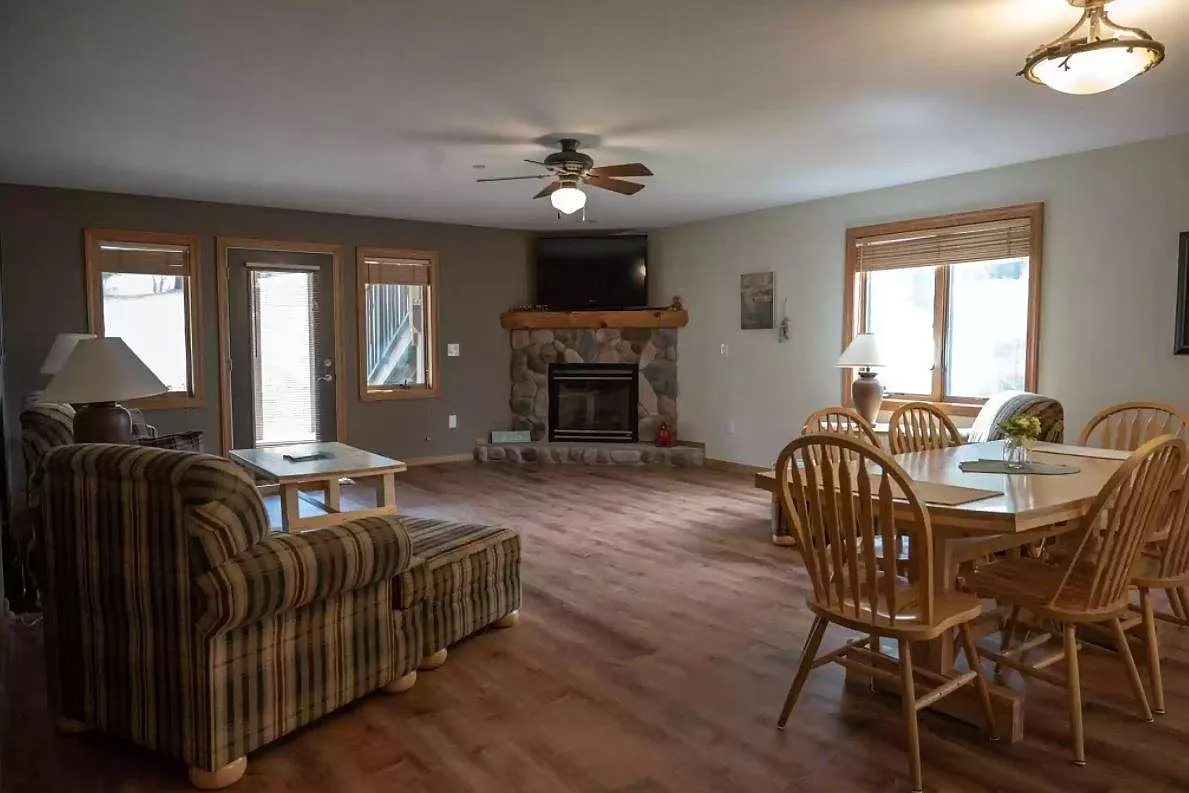 3 bed, 1789 sqft, $1,800 — Photo 3