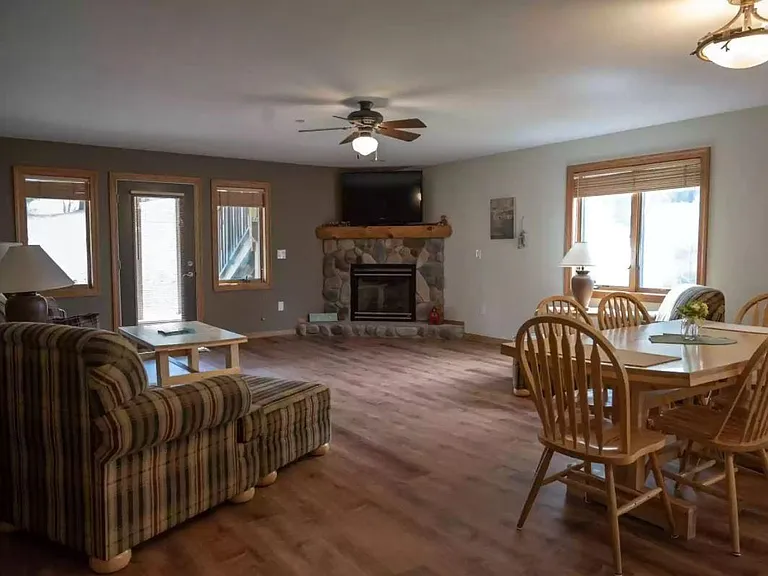 1828 Parkland Dr #403 — Photo 3