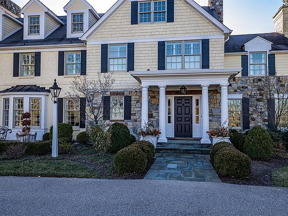 3rd image of 9780 Fox Hollow Ln
