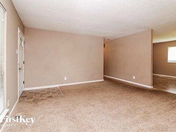 3rd image of 1960 Courtyard Pl