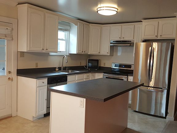 4th image of 736 Rosedale St