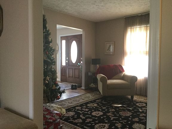 4th image of 9806 Empire Ct