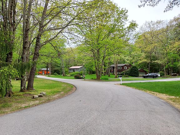 4th image of 9 Pleasant Dr