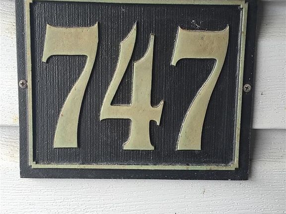 3rd image of 747 Claire Pointe Cir