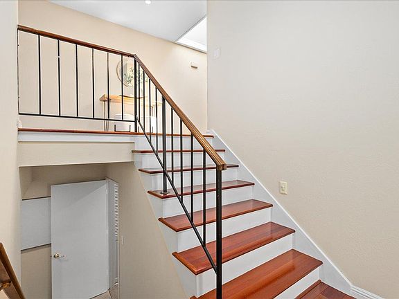 5th image of 2401 Sharon Oaks Dr