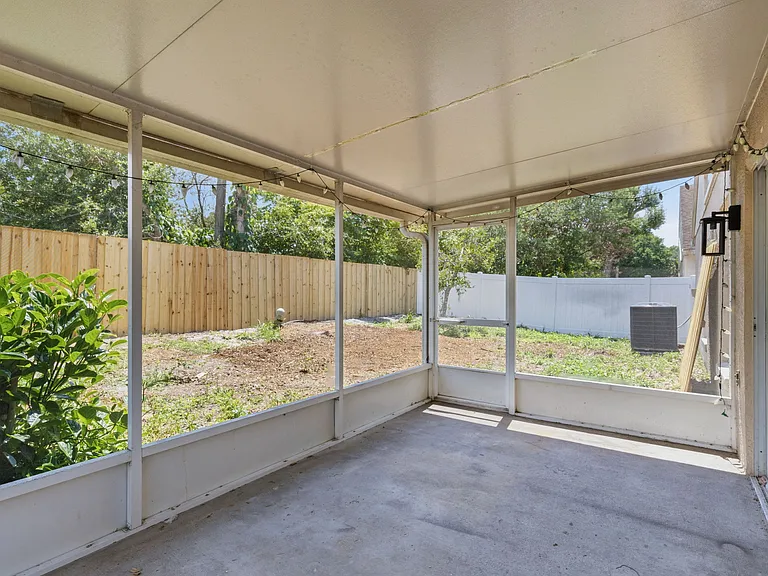 8026 Waldorf Ct — Photo 20