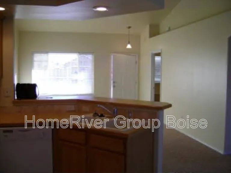 3927 N Kilberry Ave — Photo 5