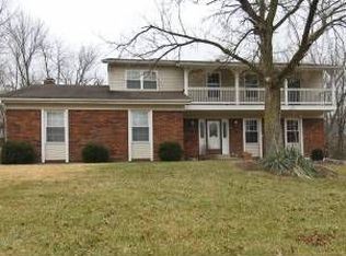 1518 Towne Dr, Ballwin, MO 63011