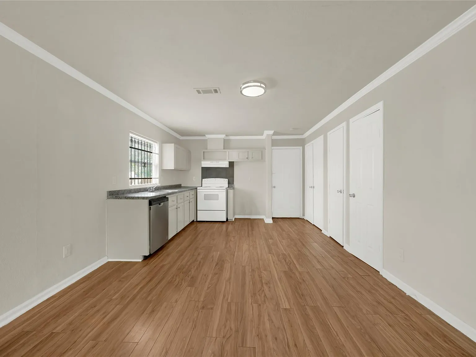 3 bed, 2.0 bath, $1,350 — Photo 4