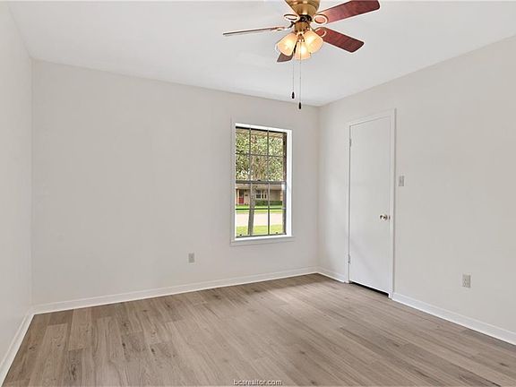3rd image of 1304 Skrivanek Dr