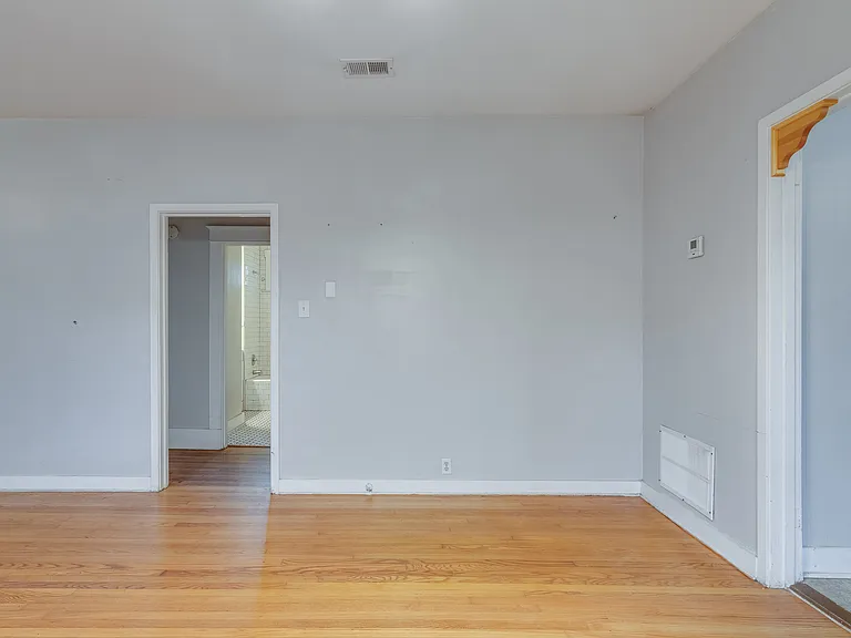 2293 Jackson Ave — Photo 8