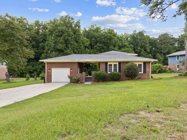 6534 Sprucewood Rd, Fayetteville, NC 28304