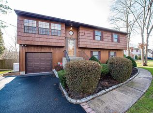 228 Granny Rd, Medford, NY 11763