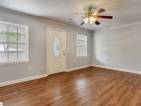 3rd image of 203 Rainbow Dr