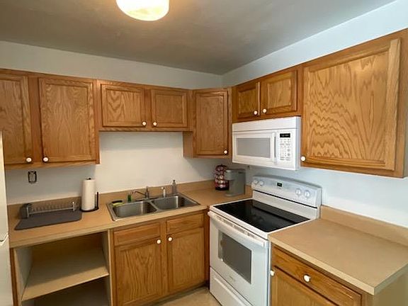 3rd image of 3312 SE 22nd Ave
